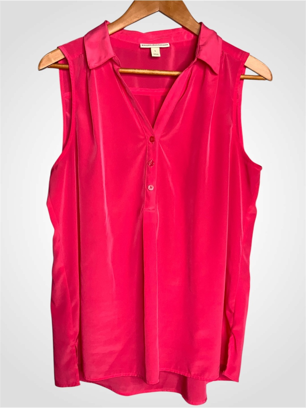 Dana Buchman Sleeveless V-Neck Blouse in Hot Pink Large